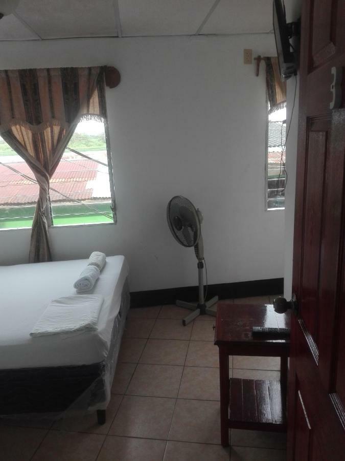 Hostal Don Frank ซานการ์ลอส ภายนอก รูปภาพ