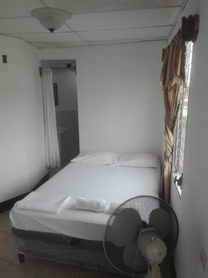 Hostal Don Frank ซานการ์ลอส ภายนอก รูปภาพ